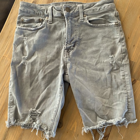 American Eagle, distressed, Bermuda denim shorts. - Picture 2 of 9